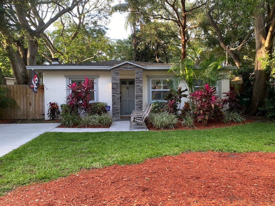 Primary Photo - 3215 W Villa Rosa St