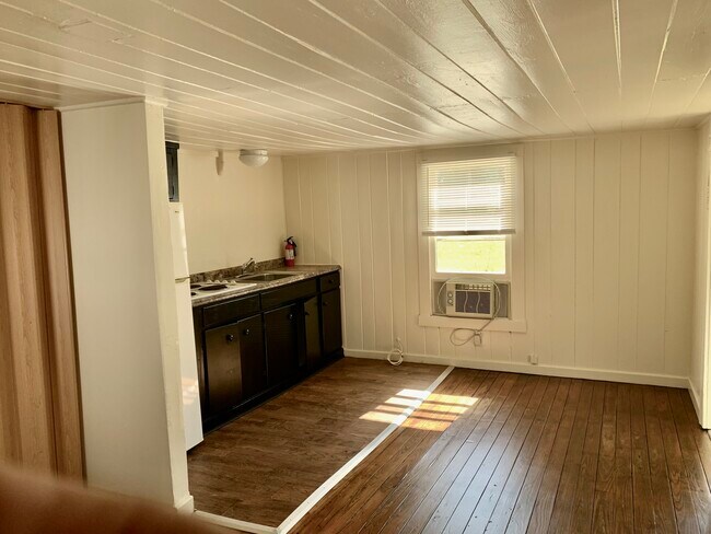 Building Photo - 714 Railroad Ave E