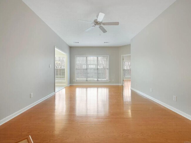 Foto del edificio - 300 Atasi Dr