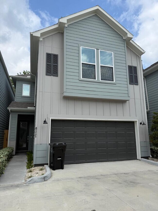 Foto del edificio - 8111 Esther Acres Ln