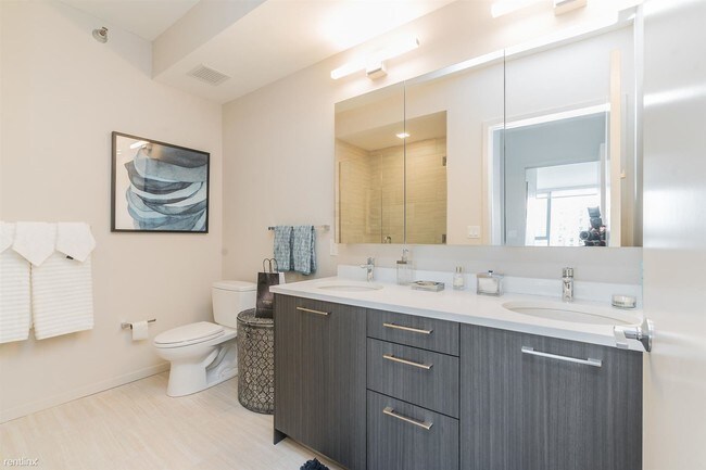 Foto del edificio - 1 br, 1 bath Apartment - 715 N State St 2403