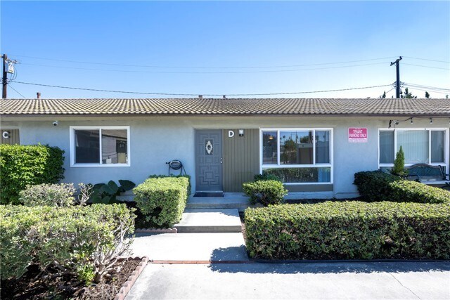 Building Photo - 2204 E La Palma Ave