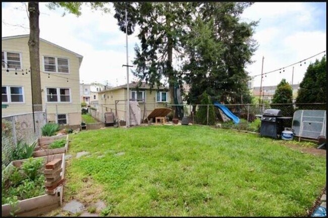 Foto del edificio - 204 Sherman Ave