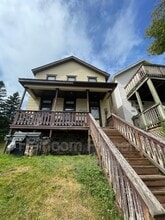 327 W 4th St