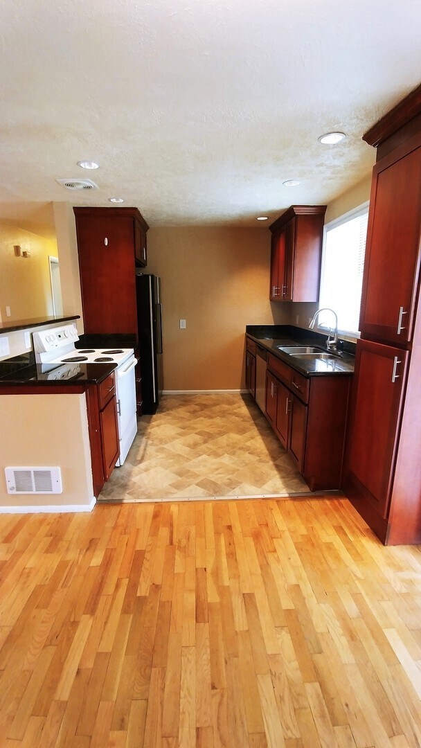 Foto del edificio - Three Bedroom Rambler in the North End!