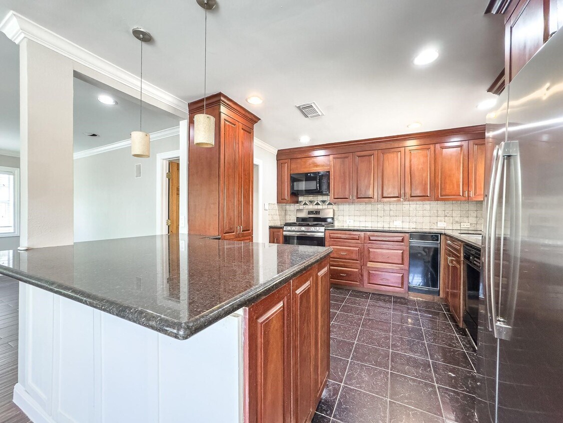Foto principal - 4525 Maple St