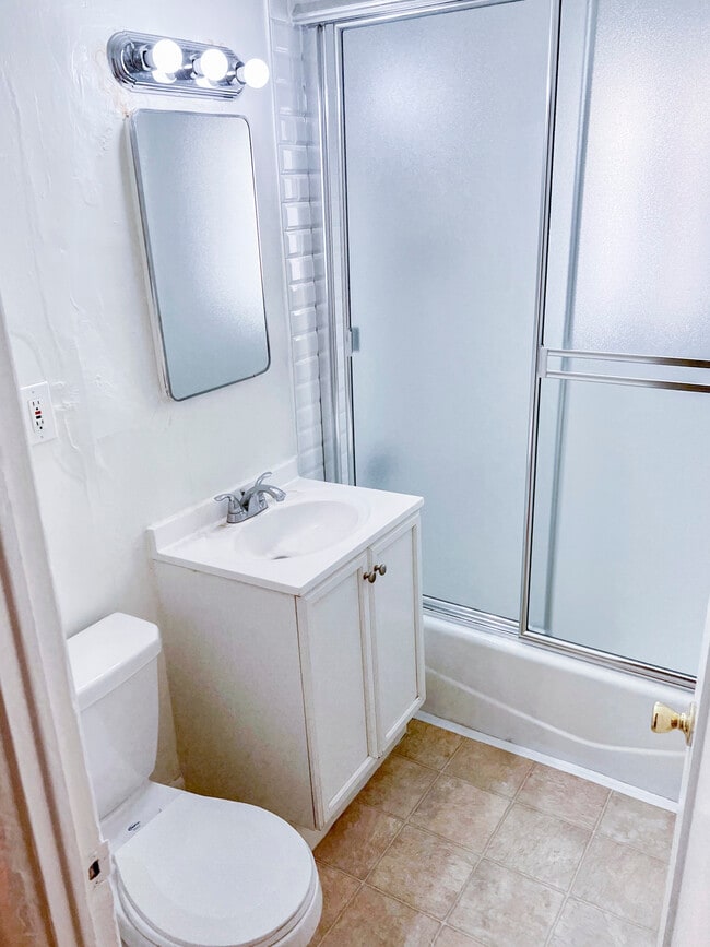 Building Photo - 350 N Orange Grove Ave