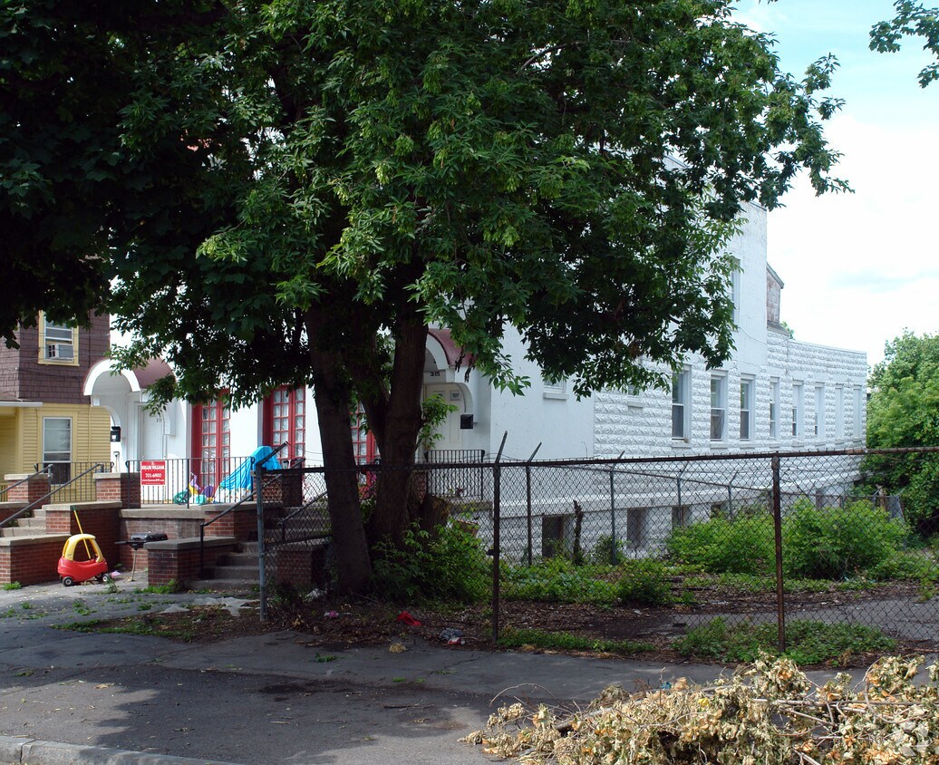 Building Photo - 313-15 Liberty St