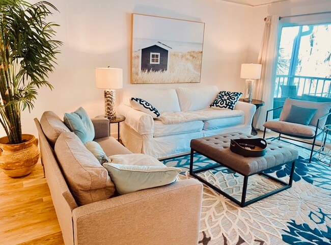 Foto del edificio - 2372 Hidden Lake Dr