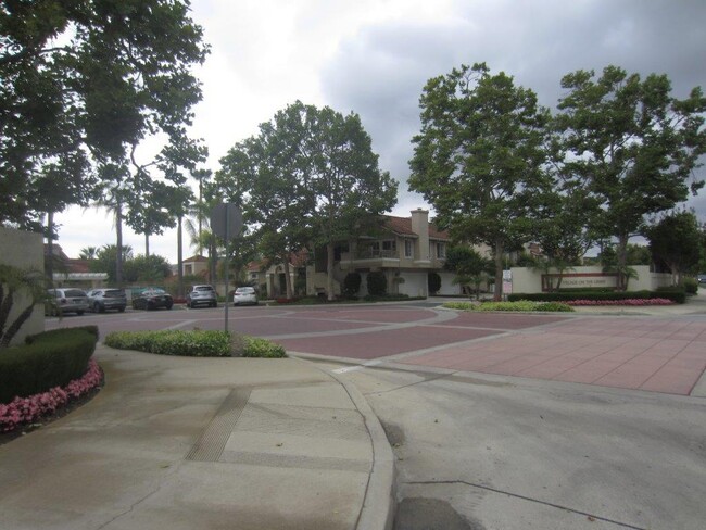 Building Photo - 625 Ivywood Ln