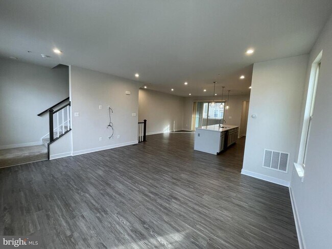 Foto del edificio - 8715 Shady Pines Dr