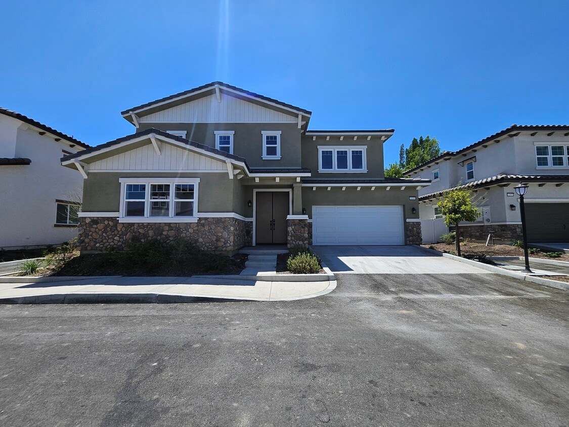 Primary Photo - 1355 Point Loma Pl