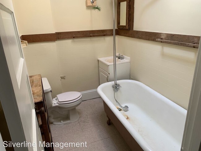 Building Photo - 6761 Woodley Rd