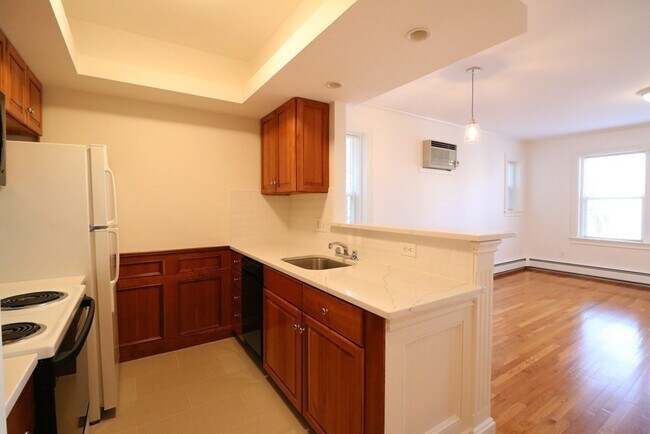 Foto del edificio - 30 Upland Rd
