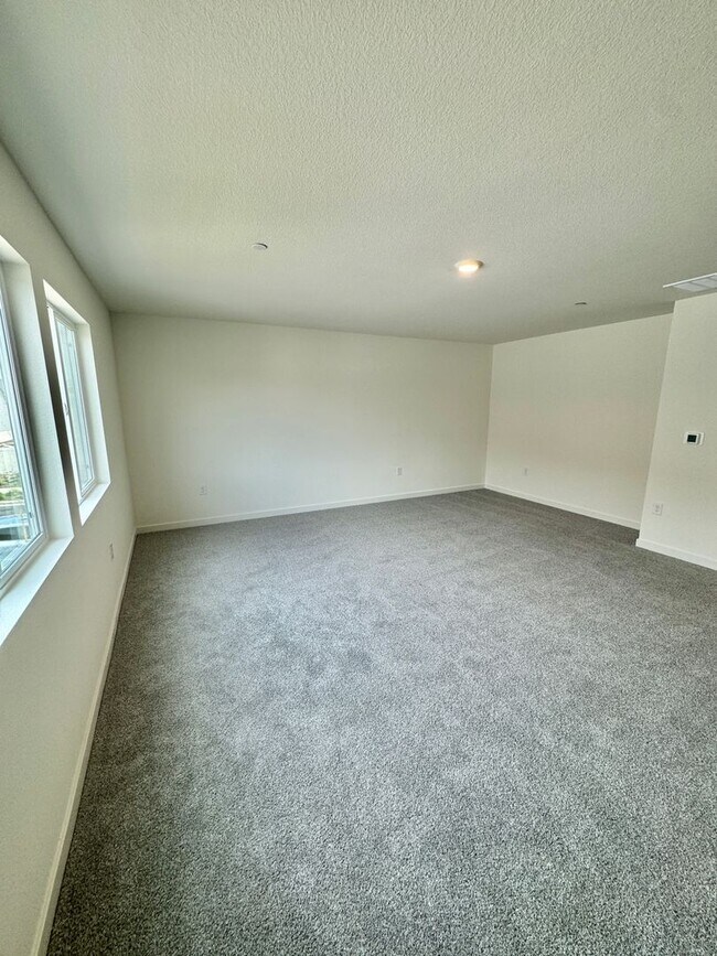 Foto del edificio - FOUR-FIVE/OFFICE BEDROOM THREE BATHROOM SE...