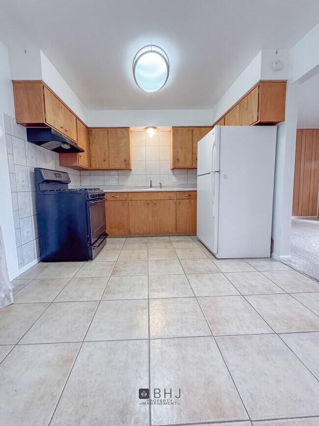 Building Photo - 2 BED/ 1 BATH SINGLE FAMILY HOME