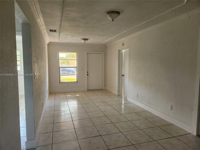 Foto del edificio - 11220 NW 15th Ct