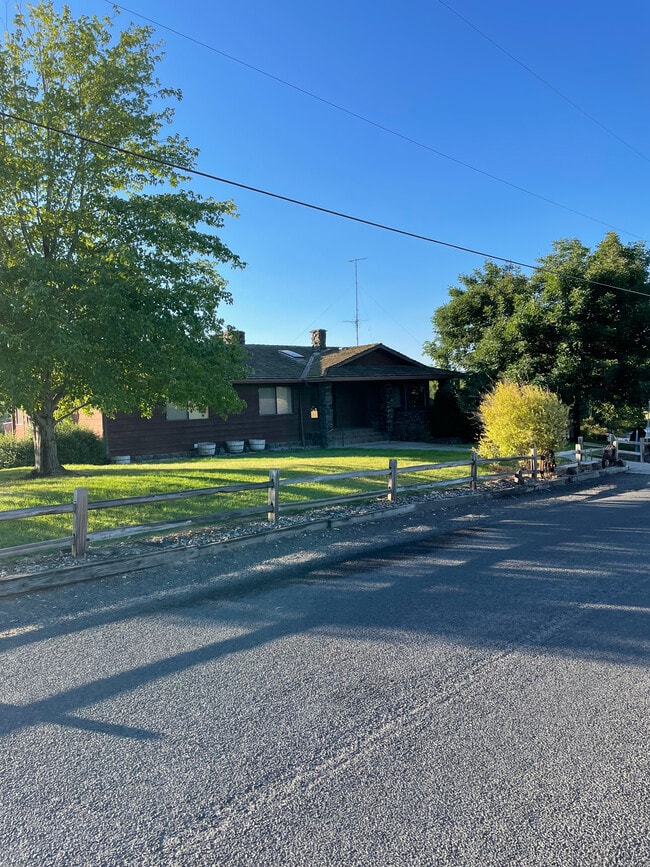 Building Photo - 995 Grandview Ave