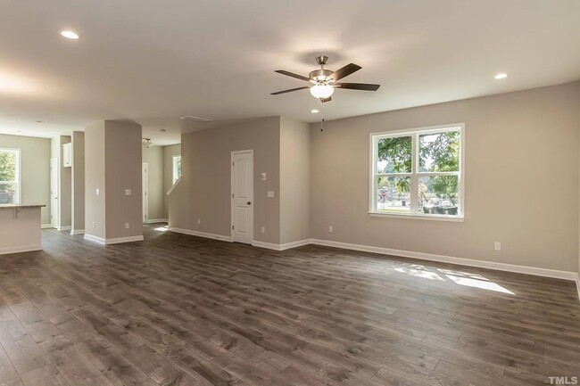 Building Photo - Room in 4 Bedroom Townhome at 252 W Vance St