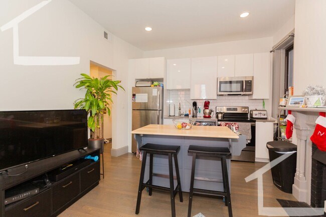 Building Photo - NO BROKER FEE!!  WOW!!!!  A/C!!!!   RECENTLY-RENOVATED FENWAY 3 BED FOR 9/1