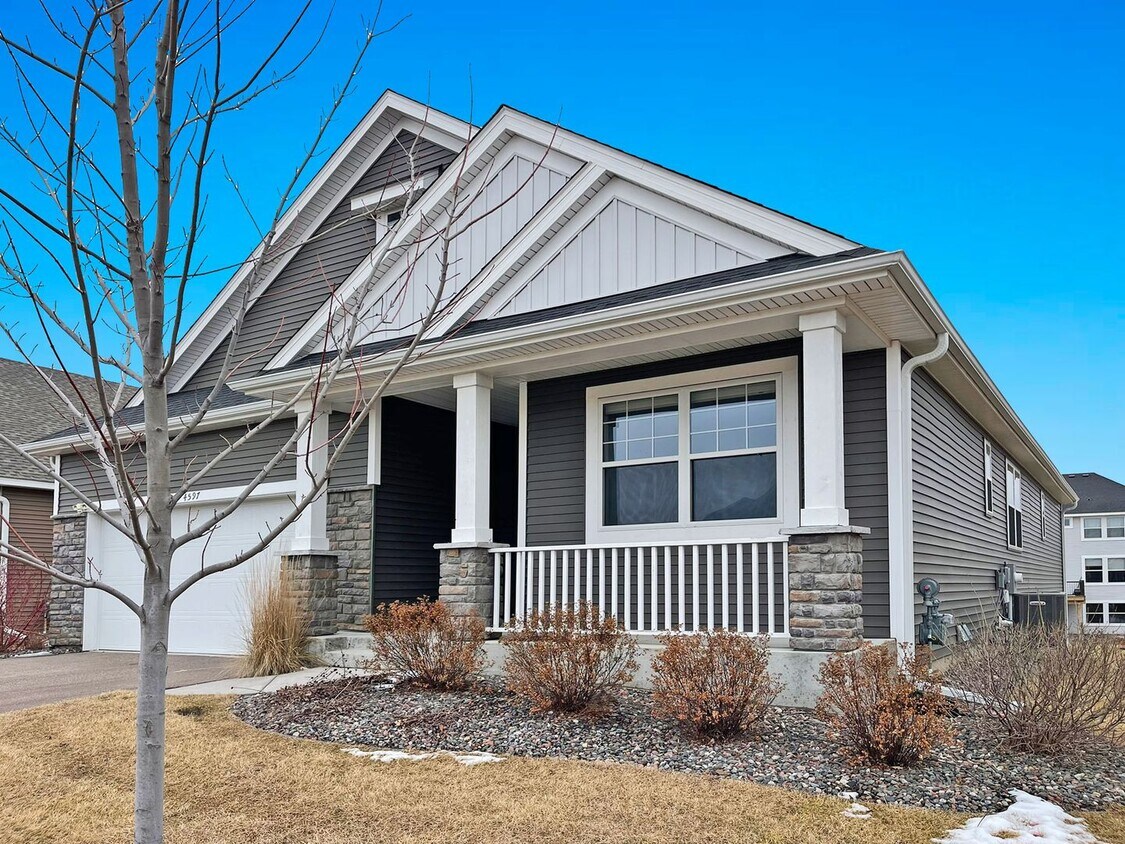 Primary Photo - Sparkling, SPACIOUS Like-New Home with 3 B...