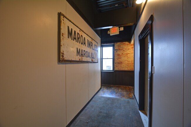 Building Photo - 109 W Main St