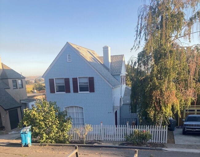 Building Photo - 241 B St