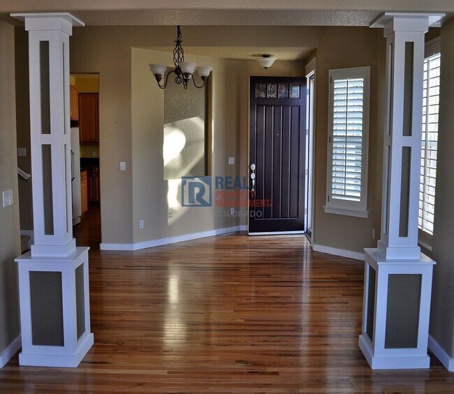 Building Photo - 14000 Winding River Ct