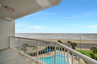 Building Photo - 7700 Seawall Blvd