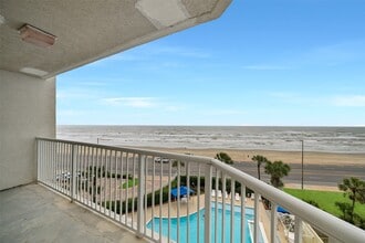 Building Photo - 7700 Seawall Blvd