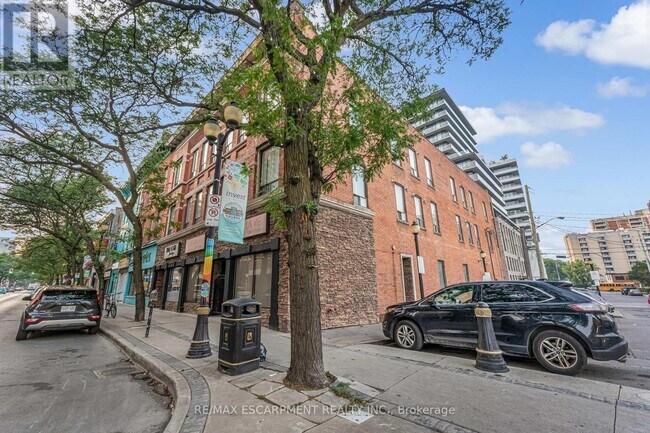 Building Photo - 283-283 King St E