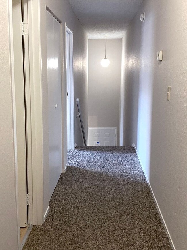 Building Photo - Great two bedroom townhouse for rent