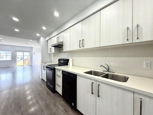 Building Photo - 403 Chaffey St