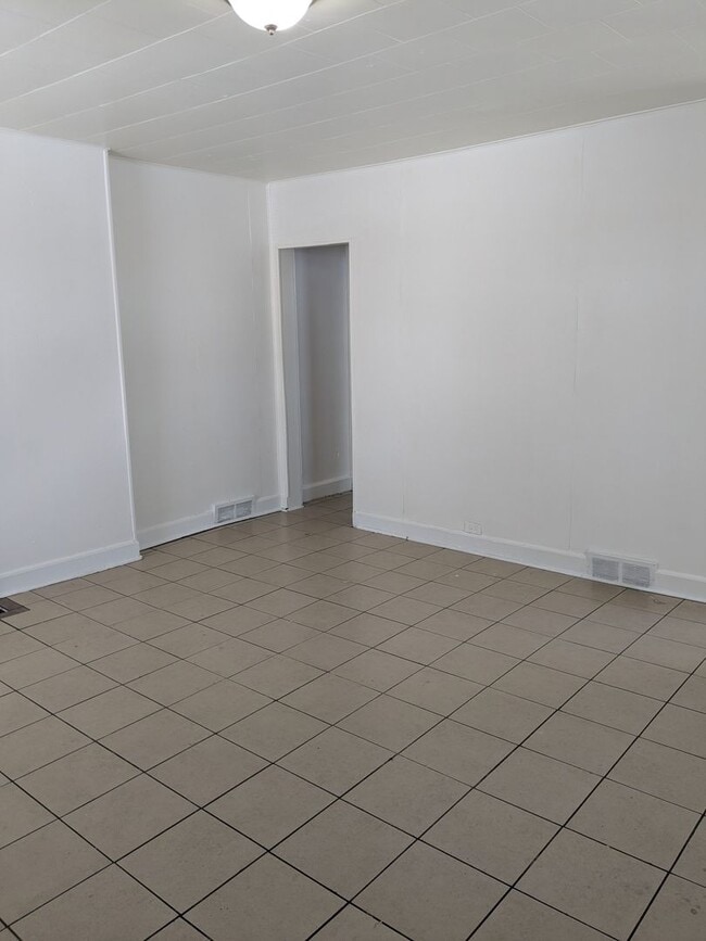 Foto del edificio - 2 bedroom 1 bath