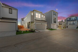 Building Photo - 11423 Blossom Sq St