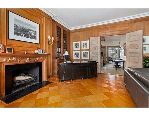Building Photo - 318 Beacon St