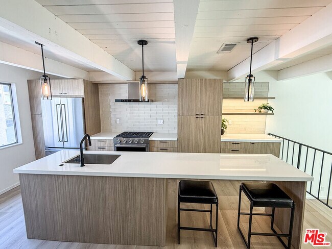 Foto del edificio - 6639 Green Valley Cir