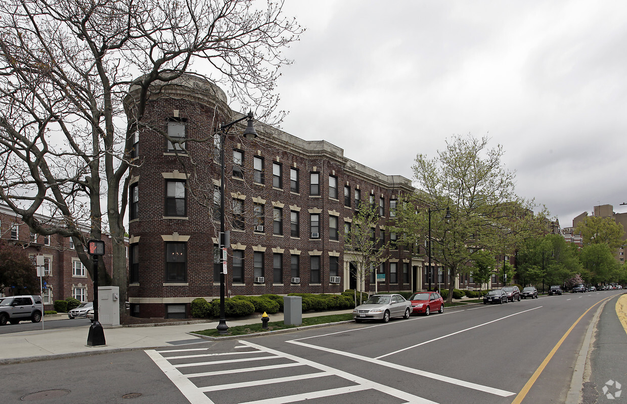 1955 Commonwealth Ave - Teel Realty