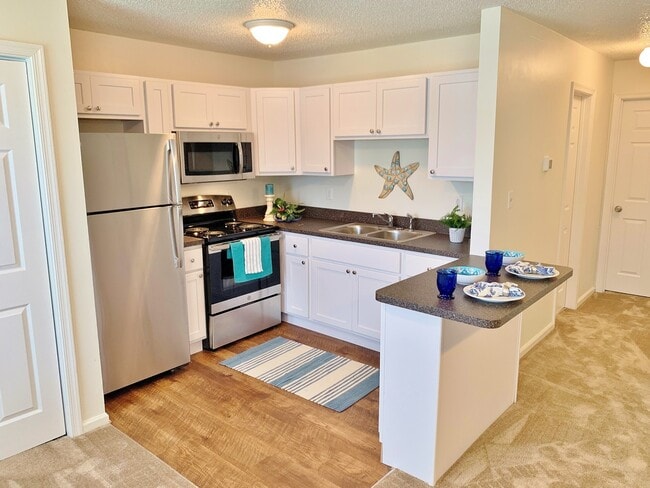Building Photo - READY 11-03-25!! Completely Updated 2-Bedr...