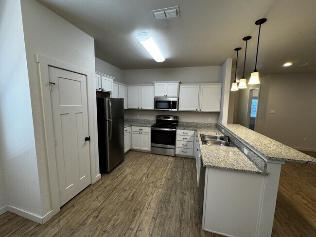 Foto del edificio - Beautiful Home Located Near Texas Tech Cam...
