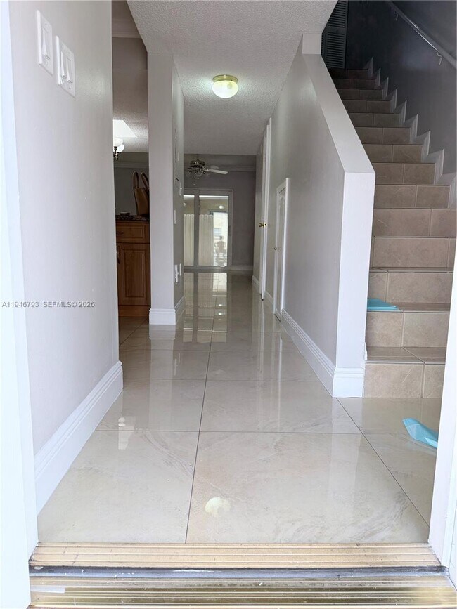 Building Photo - 527 W 68th St