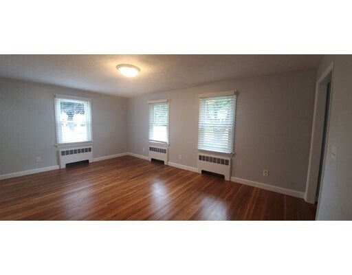 Building Photo - 33 Stoneleigh Rd