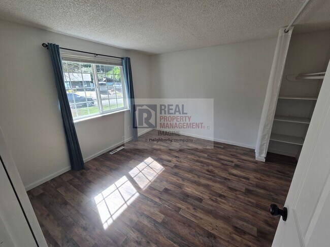 Foto del edificio - Updated 5 Bedroom Home!