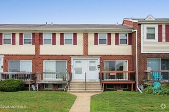 Building Photo - 10 Primrose Ln