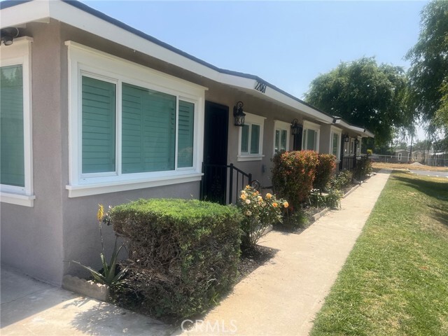 Foto principal - 22055 Newport Ave