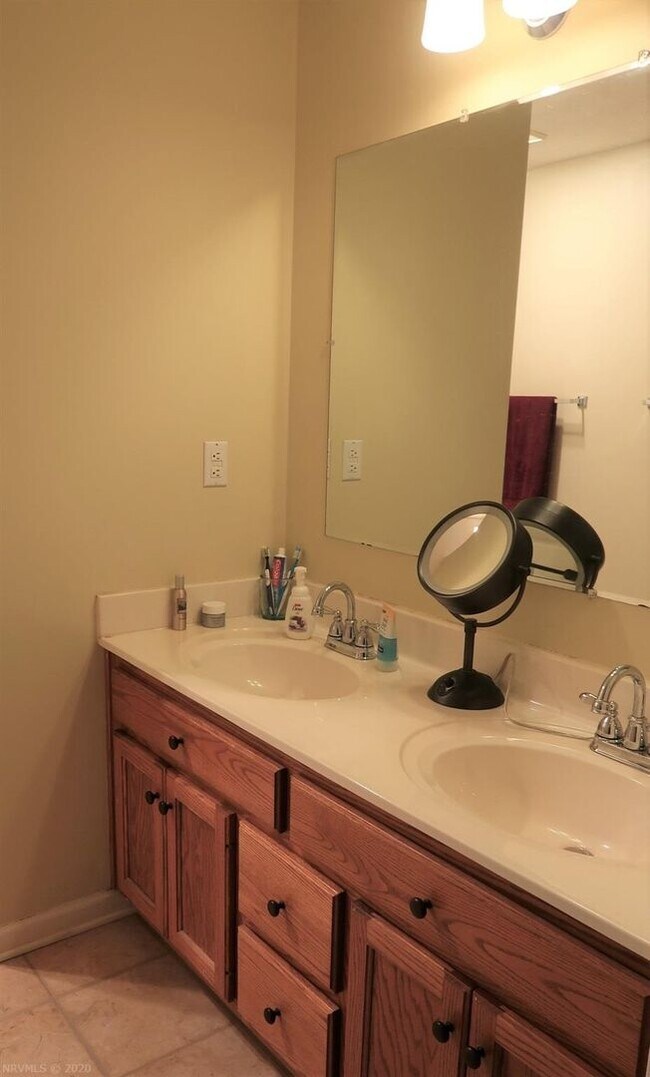 Foto del edificio - 3 Bedroom 2.5 Home in Christiansburg!