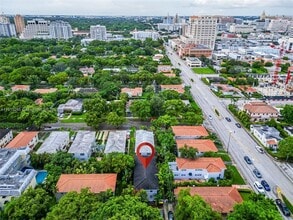 Building Photo - 411 Santander Ave