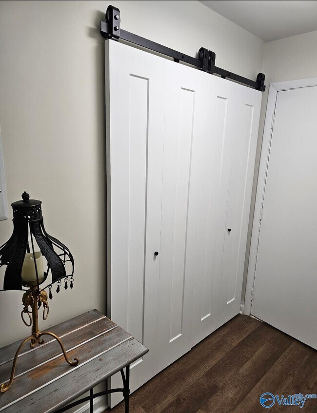 Foto del edificio - 2222 Colony Dr SW