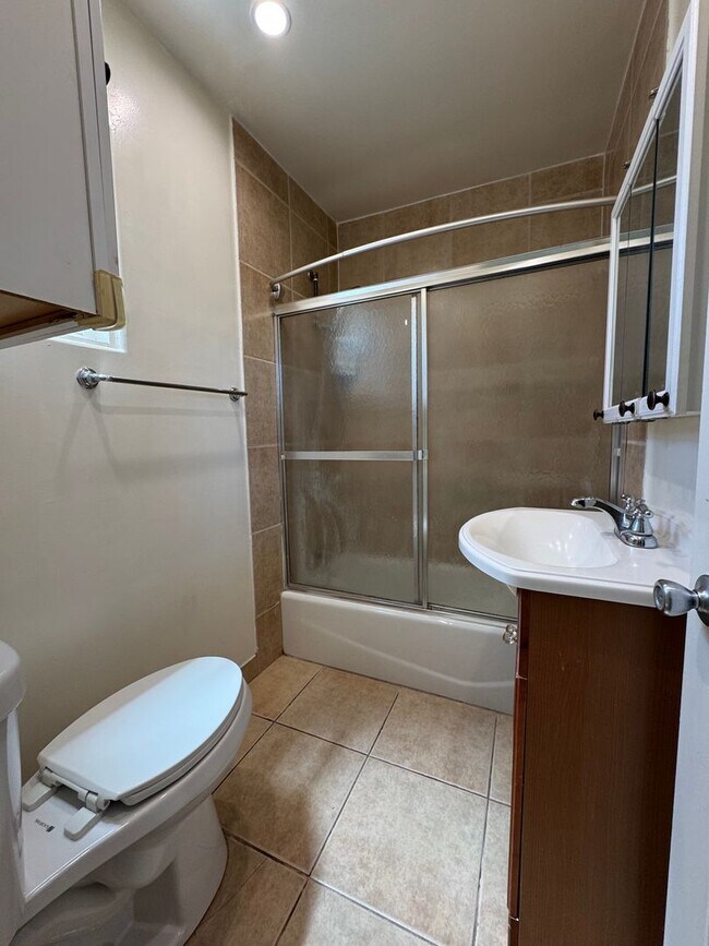 Foto del edificio - Upgraded 1 bedroom 1 bathroom, Great Glendale Location