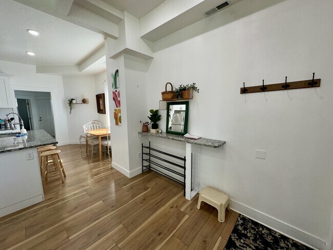 Photo - 566 W 300 N House